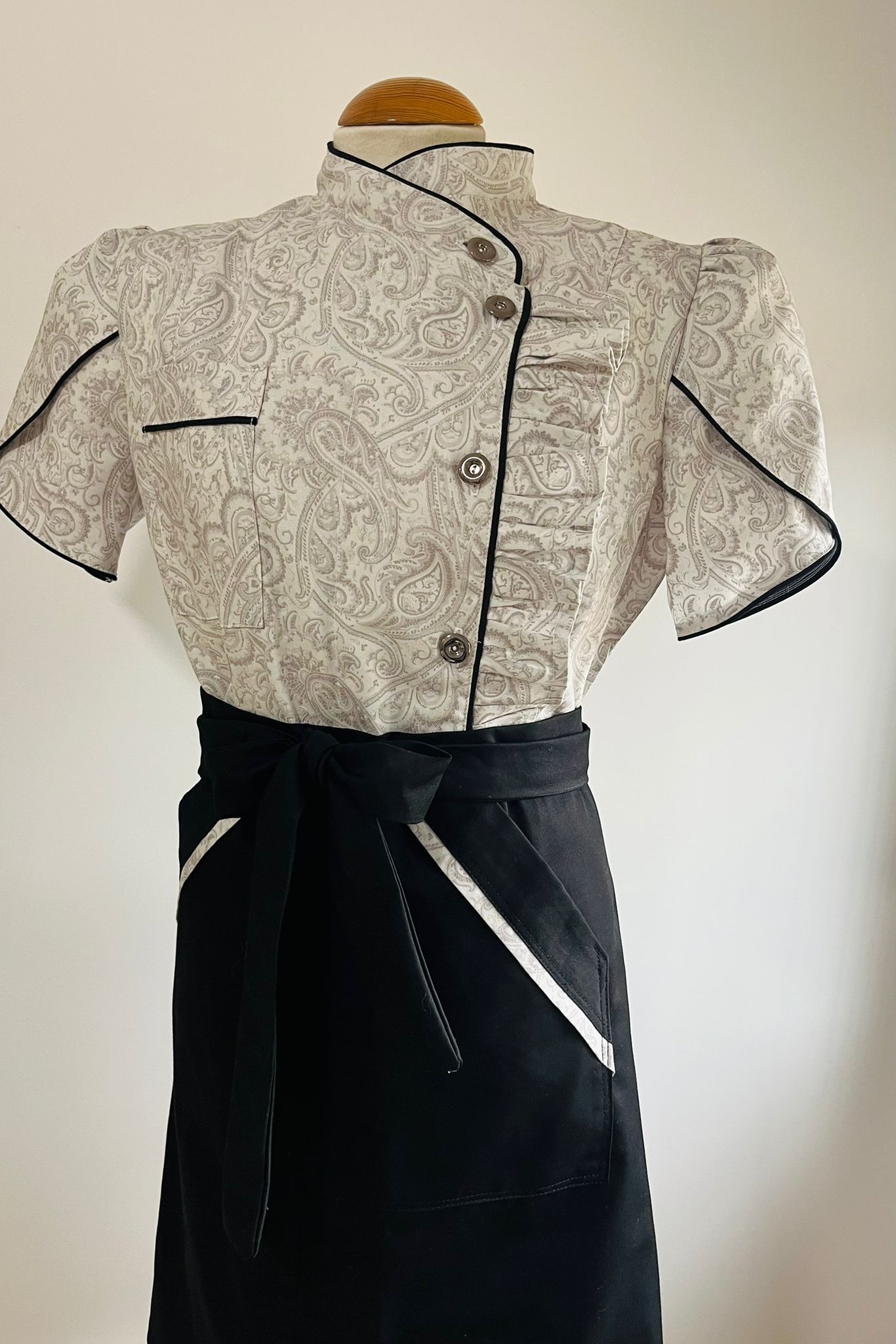 Conjunto Chaquetilla Nélida + Delantal a juego