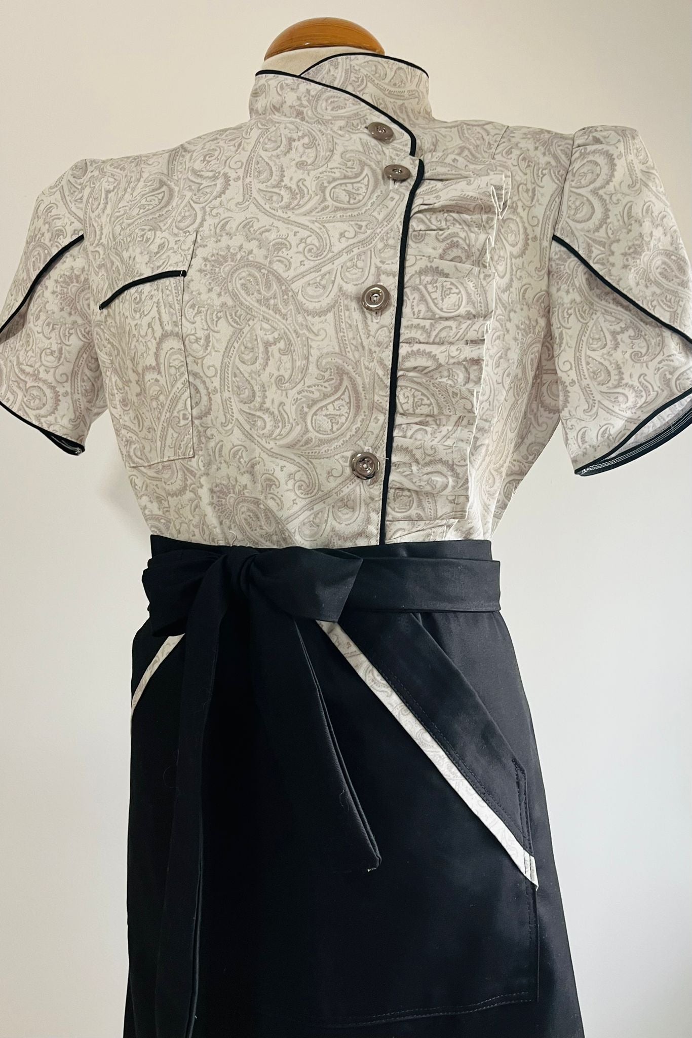 Conjunto Chaquetilla Nélida + Delantal a juego