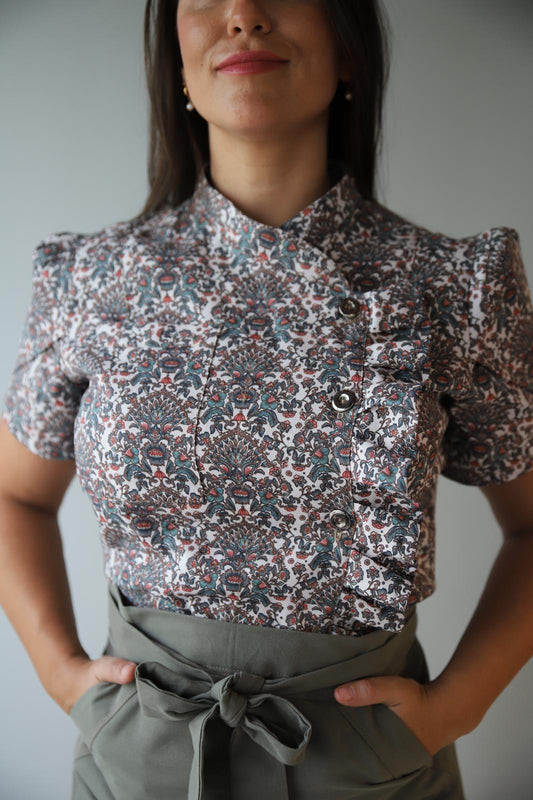 Chaquetilla estampado clásico + Delantal sarga laboral