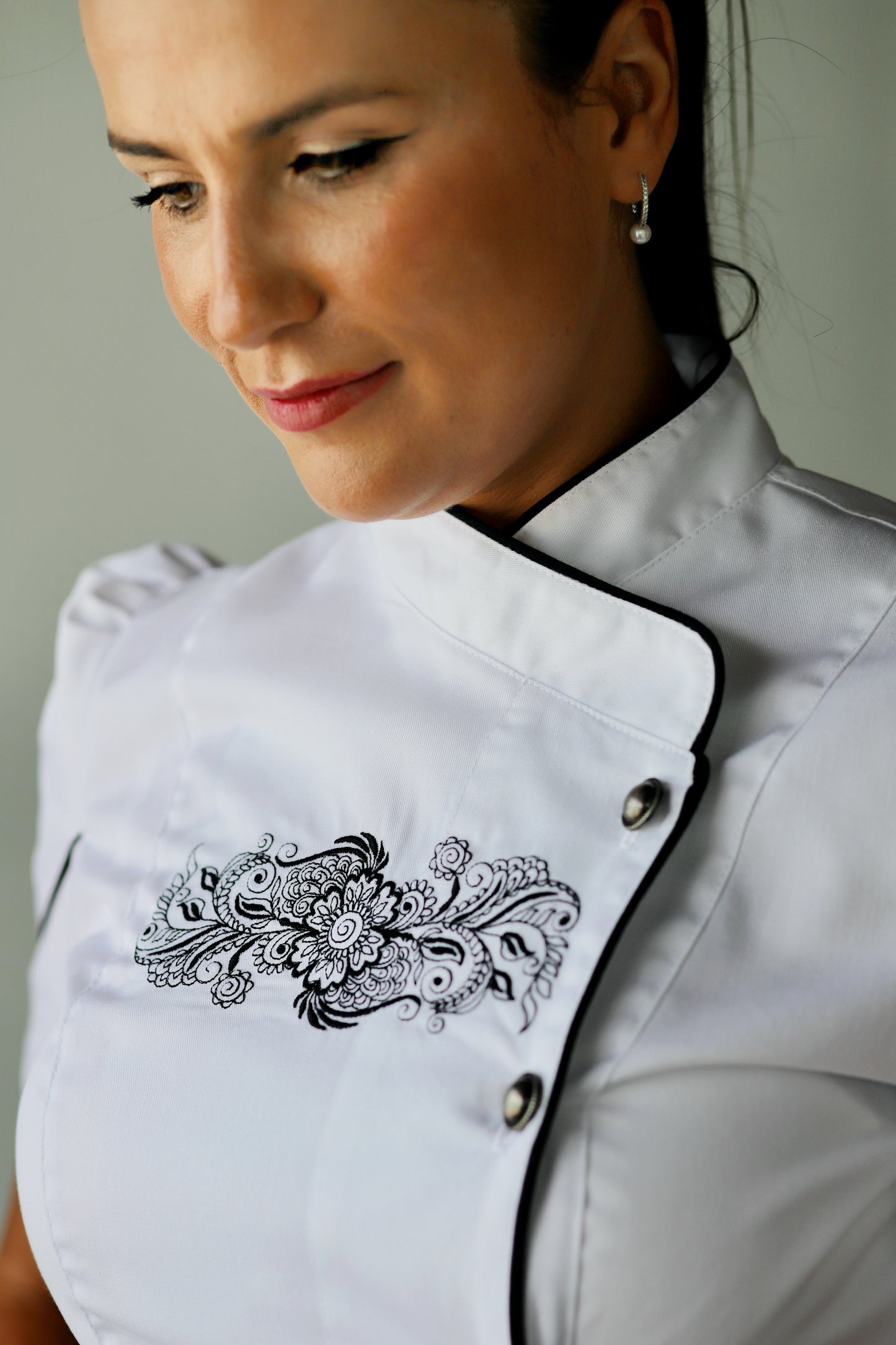 Chaqueta de Cocina Nélida con bordado y vivo